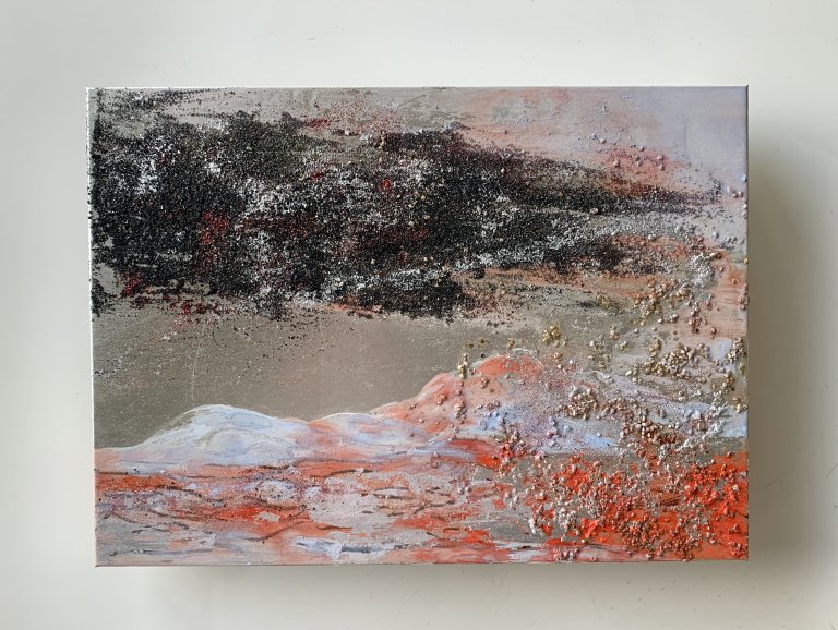 The glittering night is coming